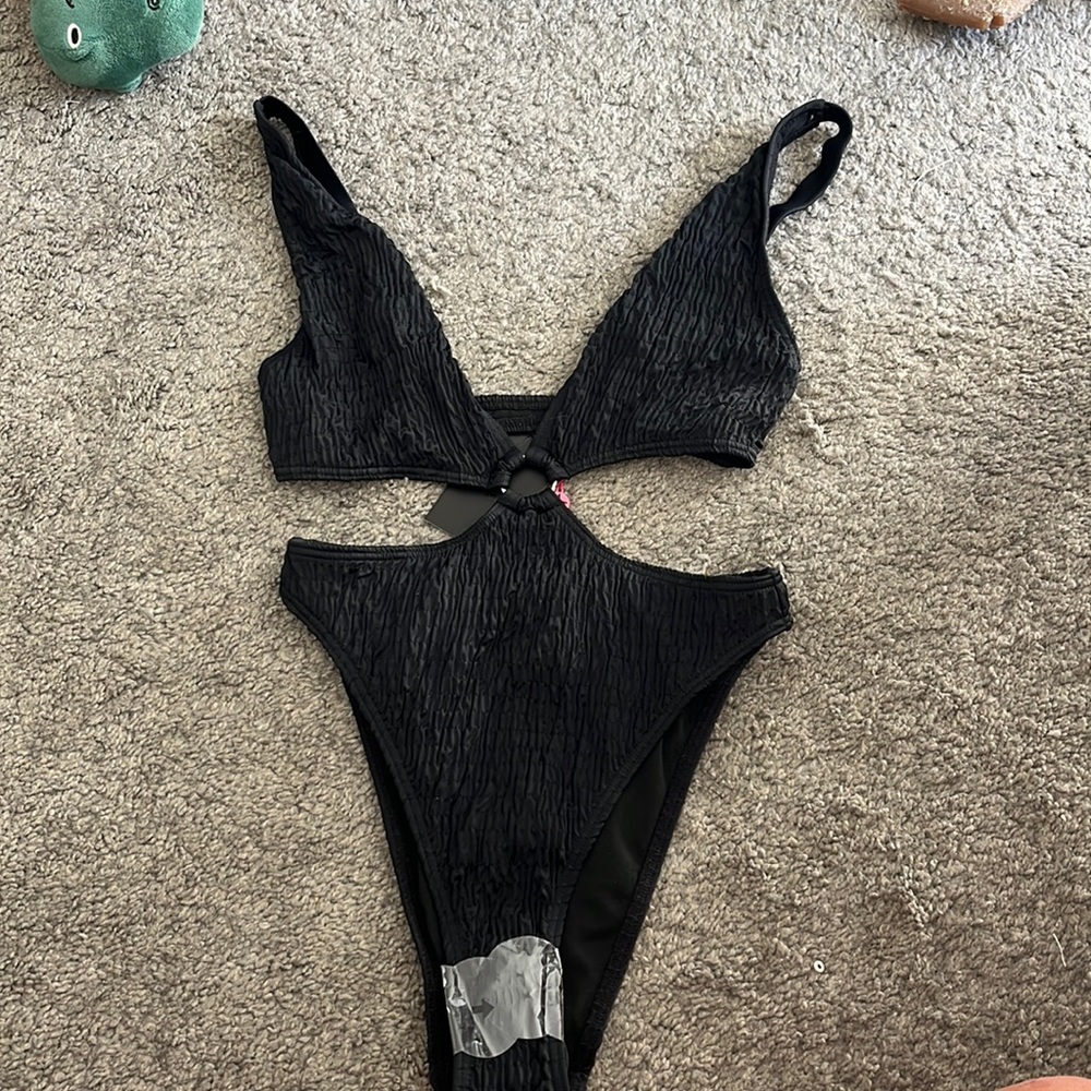 South beach exclusive scrunch cutout ring detail swimsuit